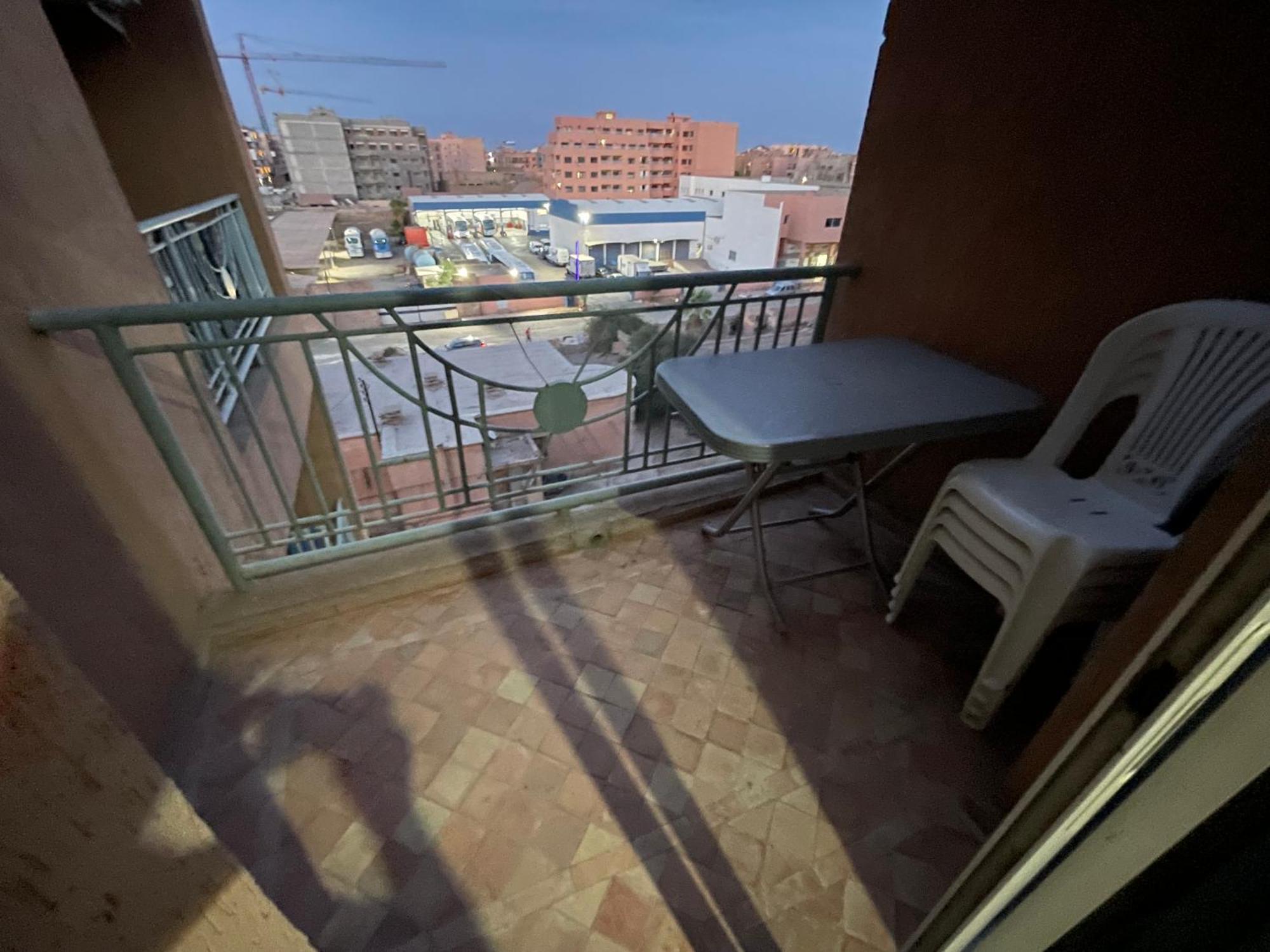 28 Au 4 Eme Etage Avec Balcon * 马拉喀什