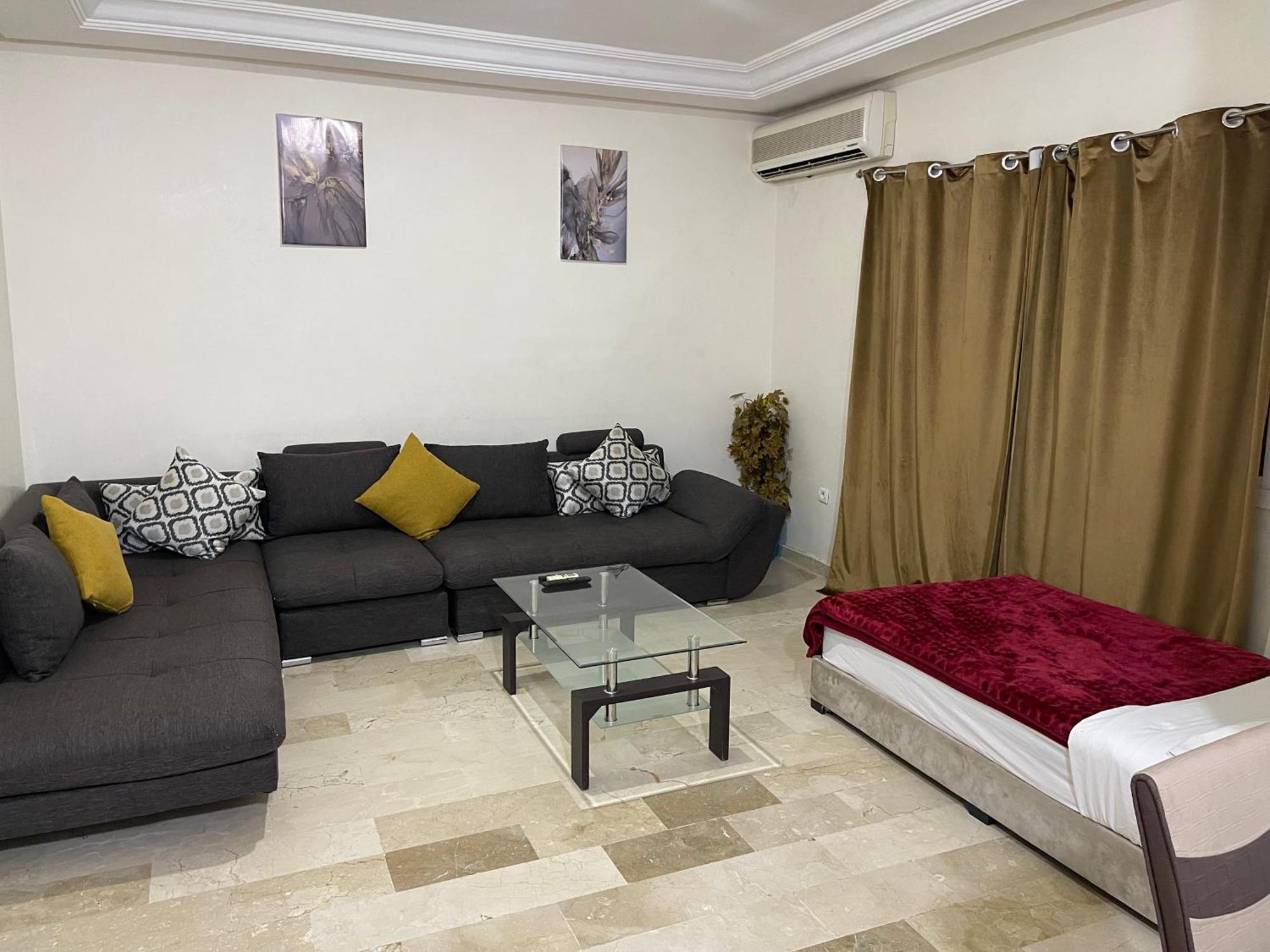 Appartamento 28 Au 4 Eme Etage Avec Balcon *